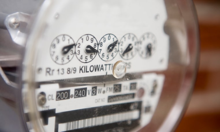 How to Keep Energy Bills Under Control Through the Holidays